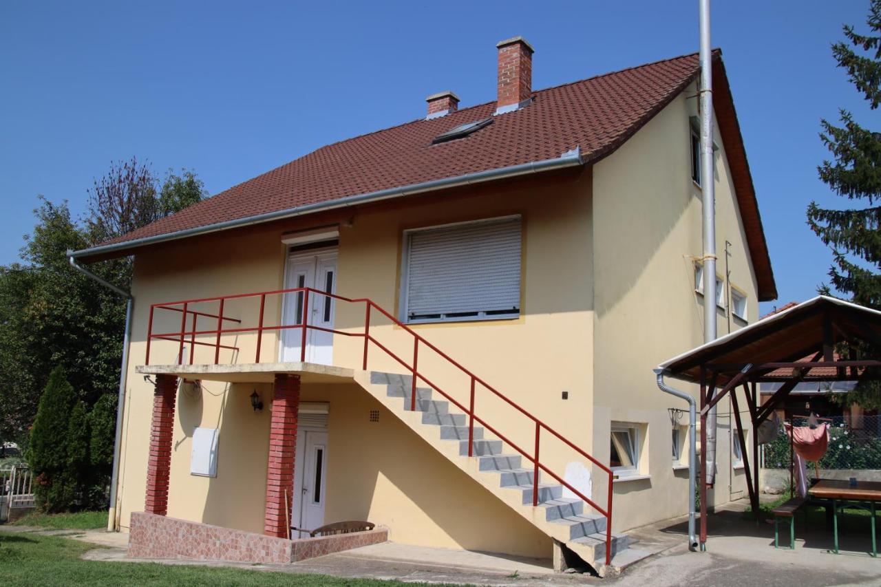 SzoladGrosses Ferienhaus Plattensee Balaton - Nyaralo Haz 6 Szobaval, 5 Fuerdoszobaval, 3000 Nm公寓 外观 照片