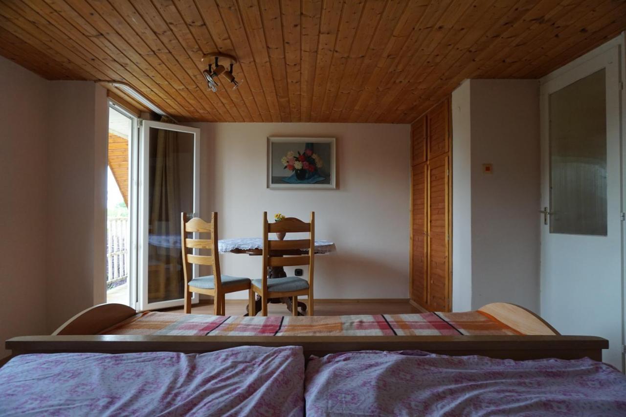 SzoladGrosses Ferienhaus Plattensee Balaton - Nyaralo Haz 6 Szobaval, 5 Fuerdoszobaval, 3000 Nm公寓 外观 照片