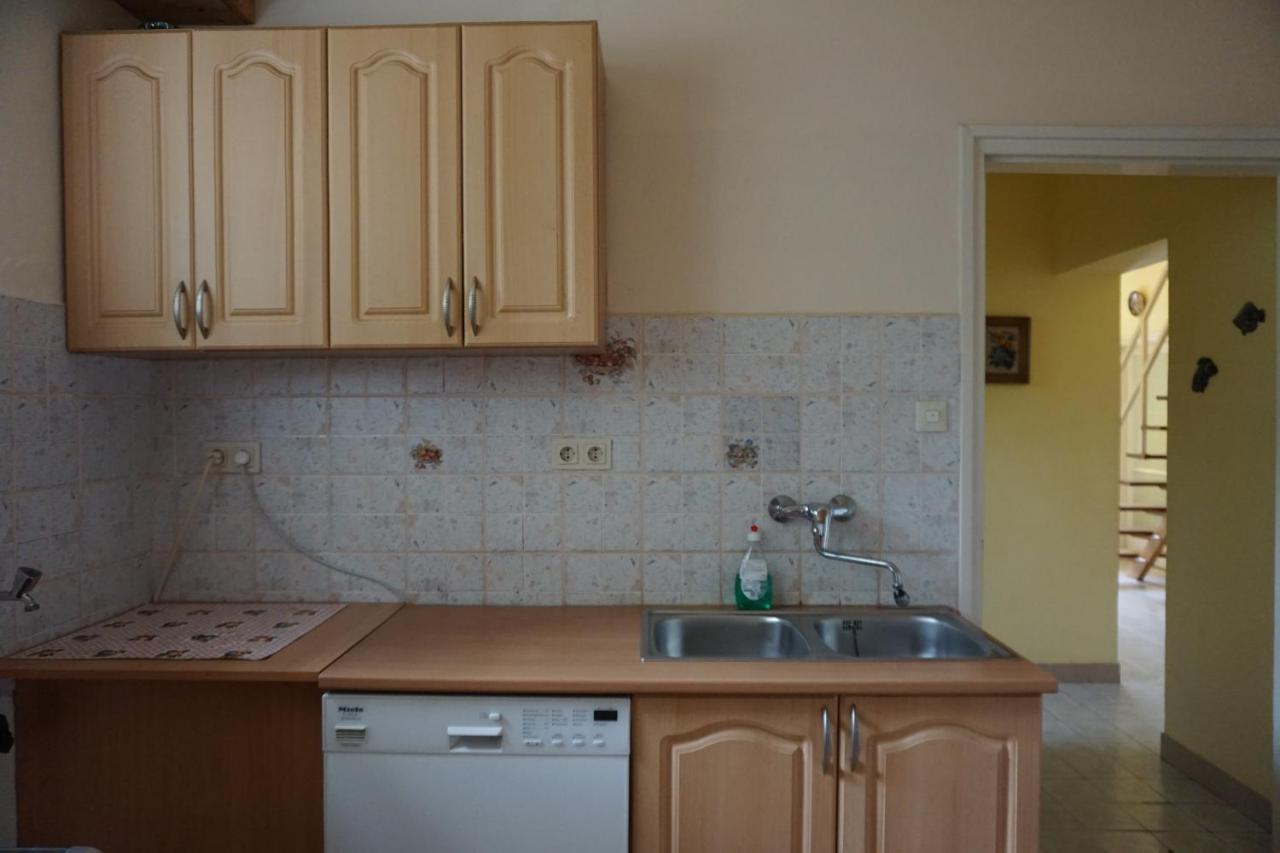 SzoladGrosses Ferienhaus Plattensee Balaton - Nyaralo Haz 6 Szobaval, 5 Fuerdoszobaval, 3000 Nm公寓 外观 照片