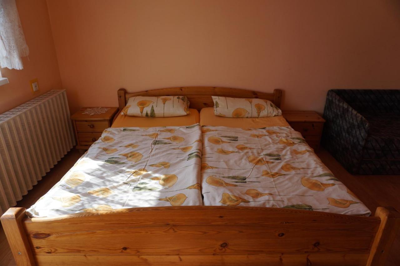 SzoladGrosses Ferienhaus Plattensee Balaton - Nyaralo Haz 6 Szobaval, 5 Fuerdoszobaval, 3000 Nm公寓 外观 照片
