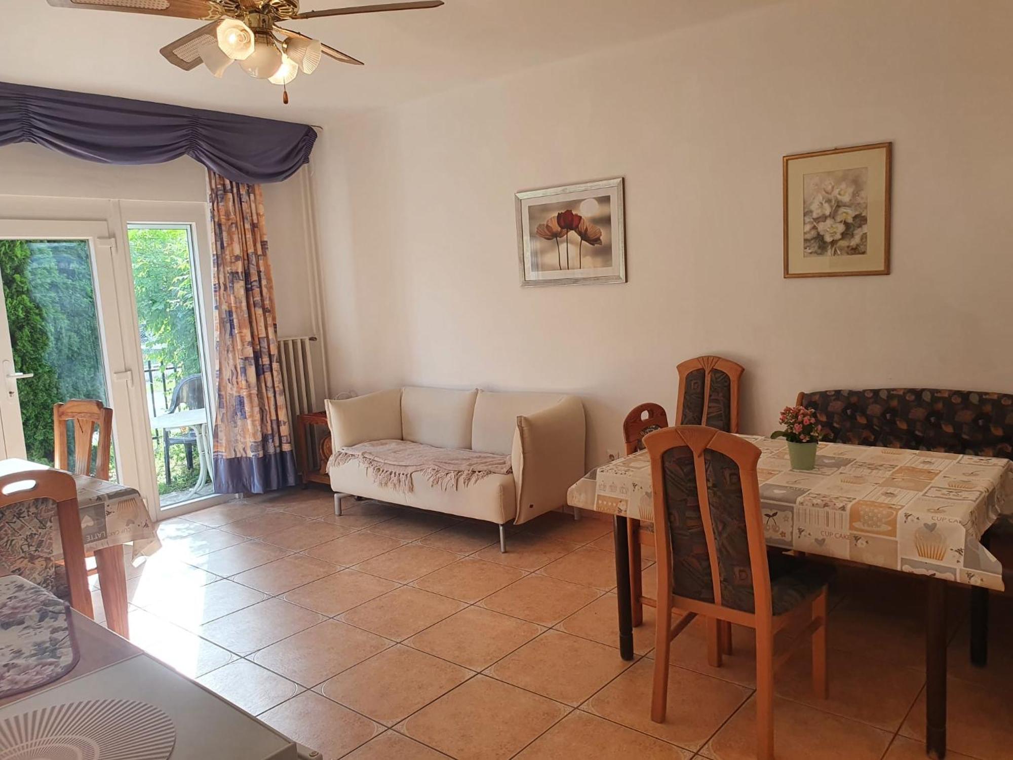 SzoladGrosses Ferienhaus Plattensee Balaton - Nyaralo Haz 6 Szobaval, 5 Fuerdoszobaval, 3000 Nm公寓 外观 照片