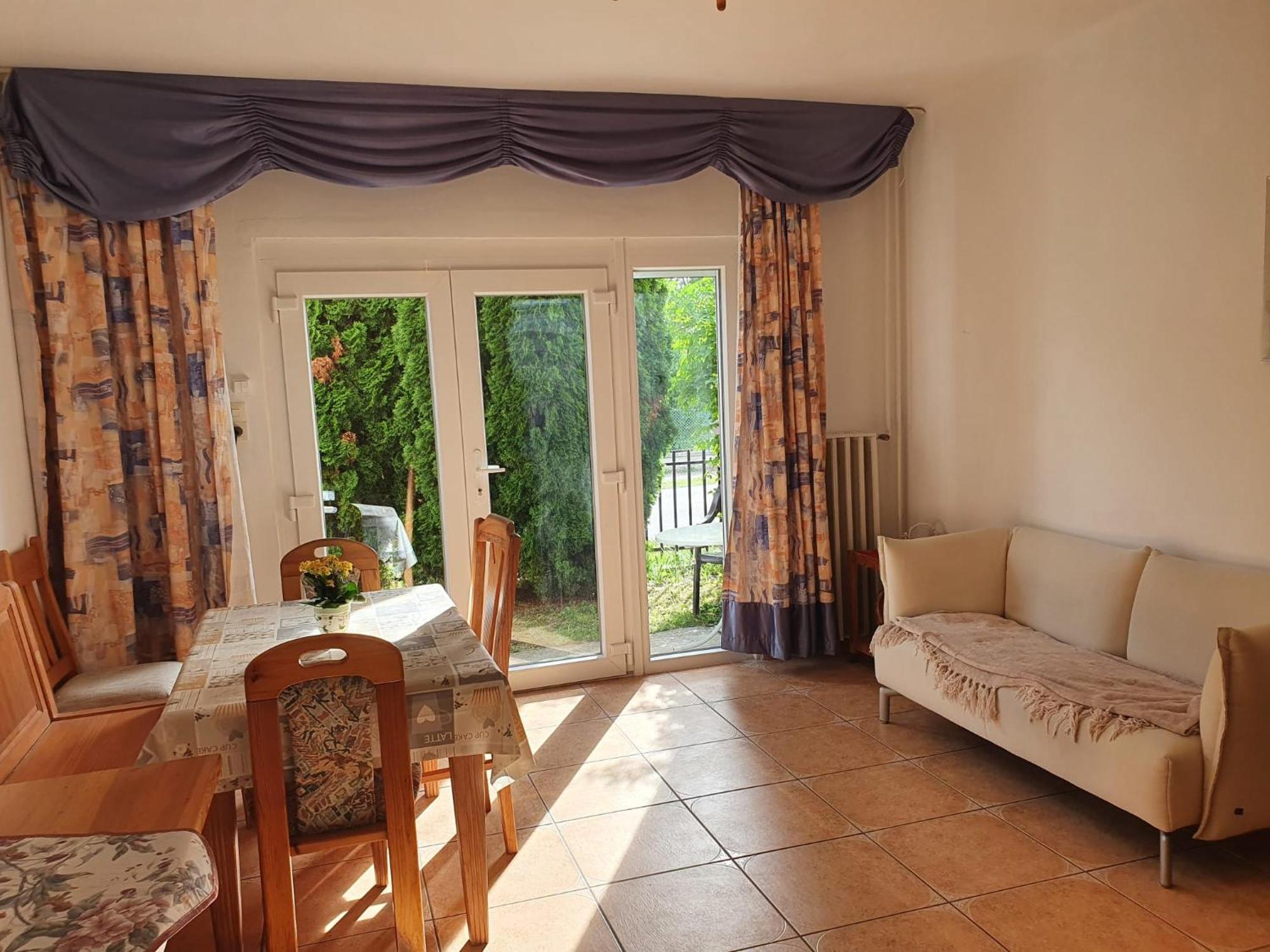 SzoladGrosses Ferienhaus Plattensee Balaton - Nyaralo Haz 6 Szobaval, 5 Fuerdoszobaval, 3000 Nm公寓 外观 照片