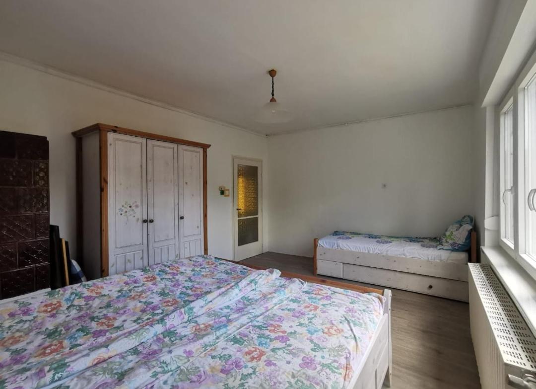 SzoladGrosses Ferienhaus Plattensee Balaton - Nyaralo Haz 6 Szobaval, 5 Fuerdoszobaval, 3000 Nm公寓 外观 照片