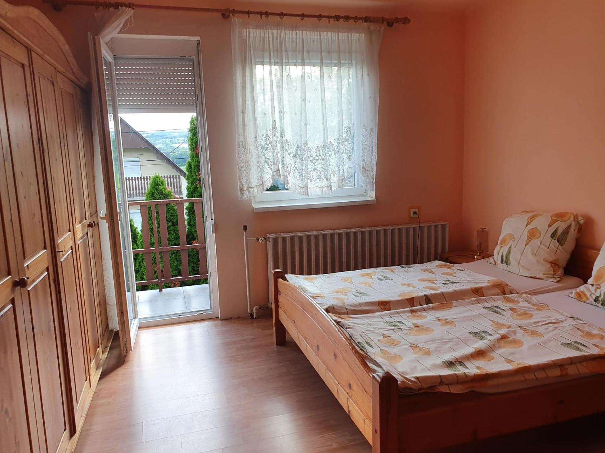 SzoladGrosses Ferienhaus Plattensee Balaton - Nyaralo Haz 6 Szobaval, 5 Fuerdoszobaval, 3000 Nm公寓 外观 照片